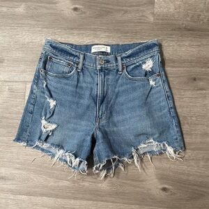 Abercrombie & Fitch Curve Love The 4” Mom Short High Rise